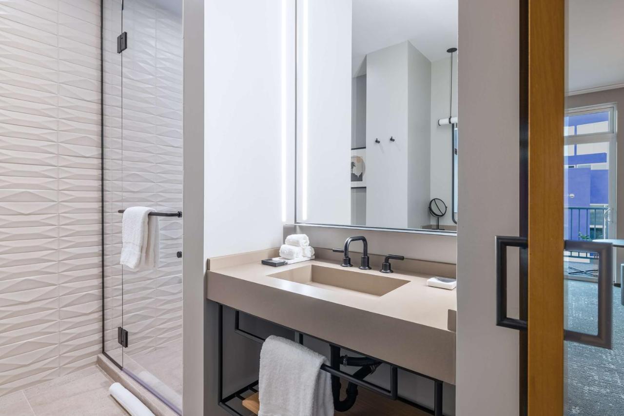 Hotel The Shay, A Destination By Hyatt