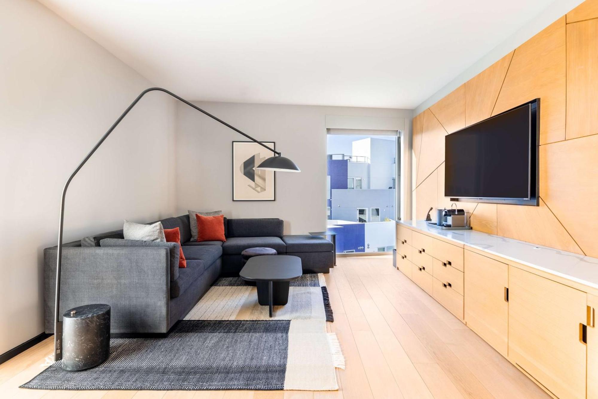 Hotel The Shay, A Destination By Hyatt