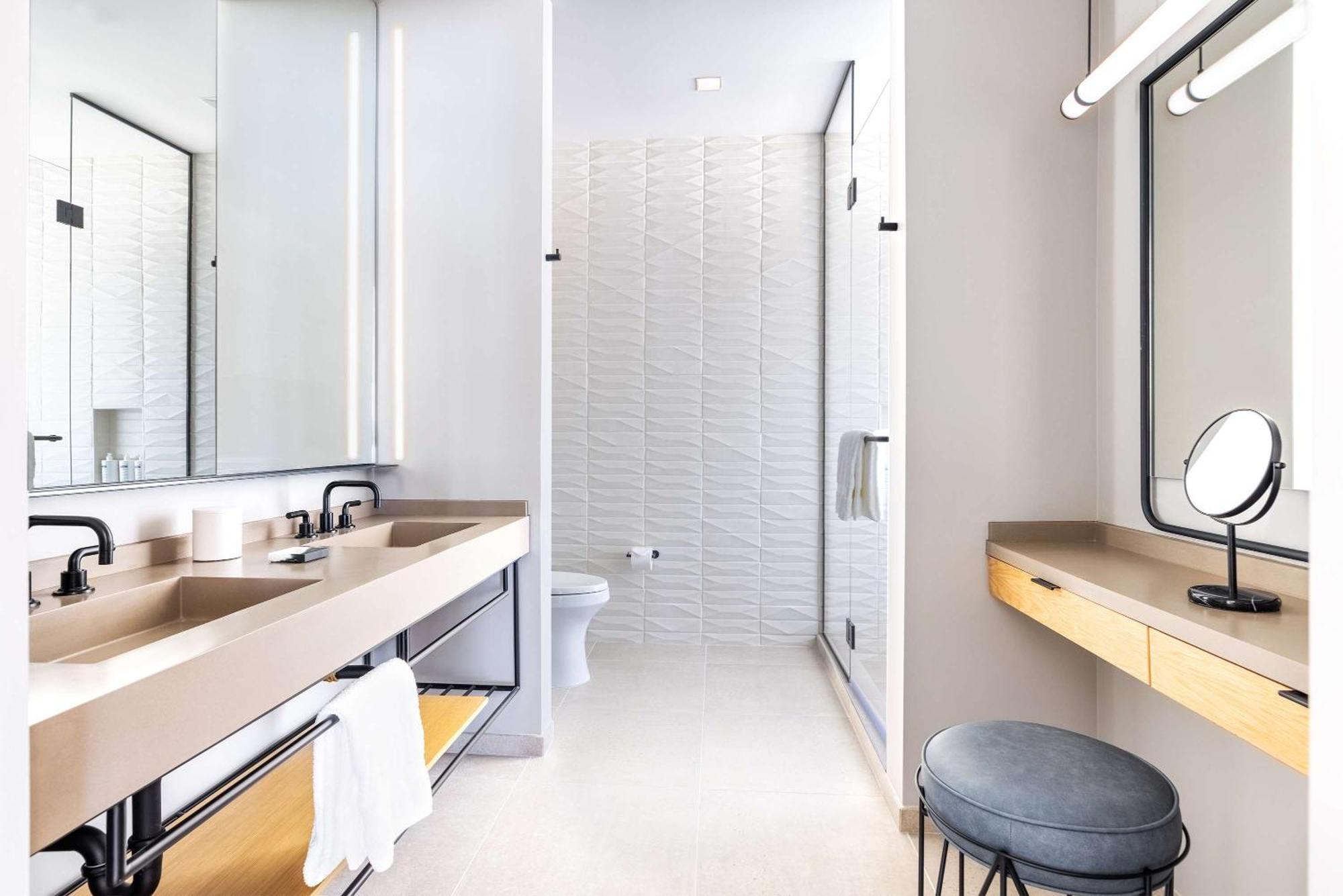 Hotel The Shay, A Destination By Hyatt 4*