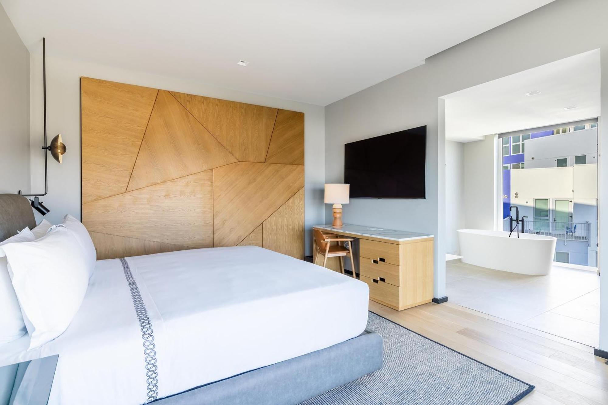 Hotel The Shay, A Destination By Hyatt 4*
